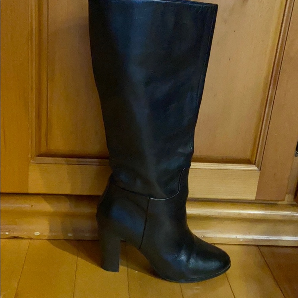 Black round toe boots
